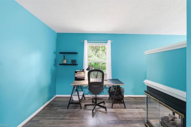 860 Gas Light LN, Virginia Beach, VA 23462