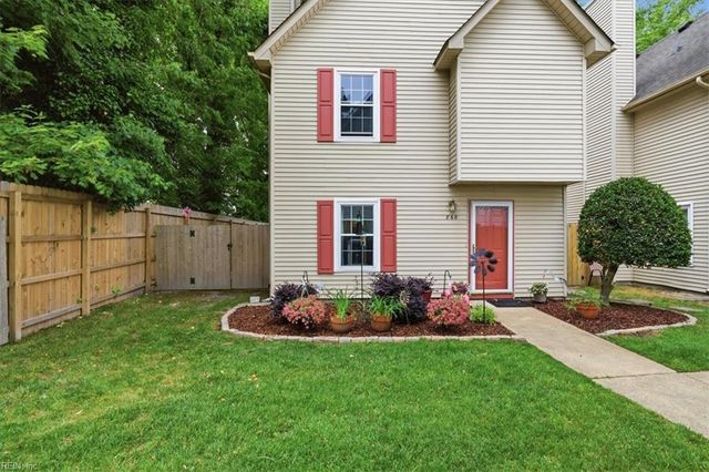 860 Gas Light LN, Virginia Beach, VA 23462
