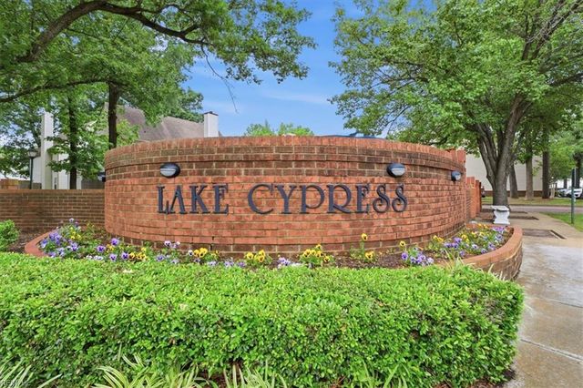 860 Gas Light LN, Virginia Beach, VA 23462