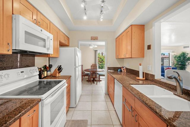 68390 Calle Barcelona, Cathedral City, CA 92234