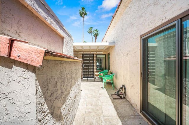 68390 Calle Barcelona, Cathedral City, CA 92234