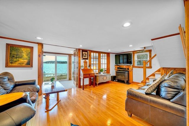 1 Bisson Ln, Merrimac, MA 01860