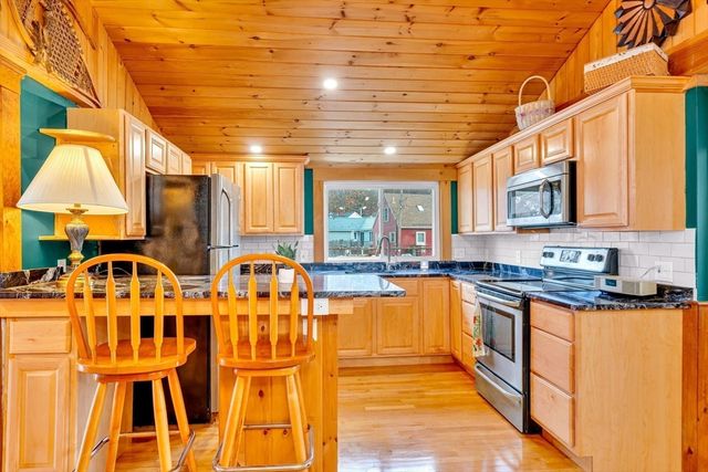 1 Bisson Ln, Merrimac, MA 01860