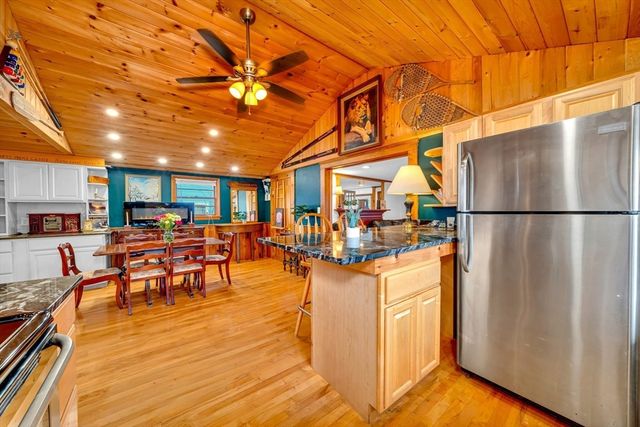 1 Bisson Ln, Merrimac, MA 01860