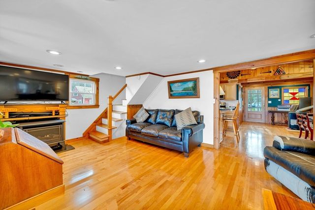 1 Bisson Ln, Merrimac, MA 01860