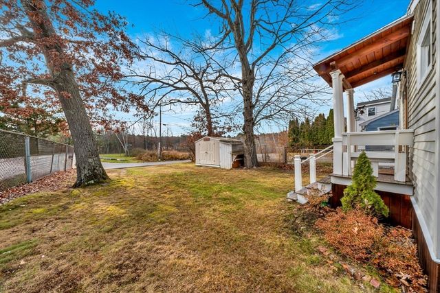 1 Bisson Ln, Merrimac, MA 01860