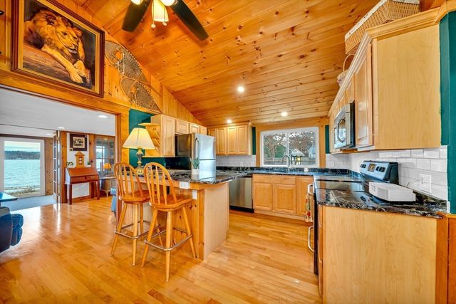 1 Bisson Ln, Merrimac, MA 01860