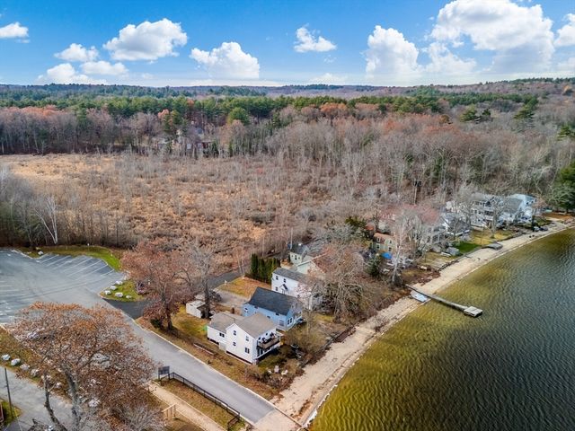 1 Bisson Ln, Merrimac, MA 01860