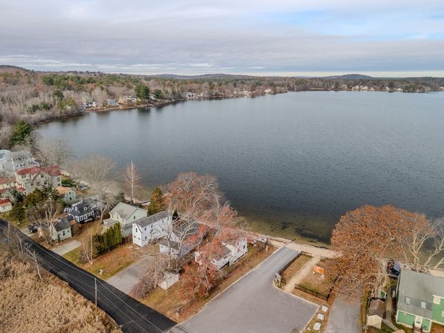 1 Bisson Ln, Merrimac, MA 01860