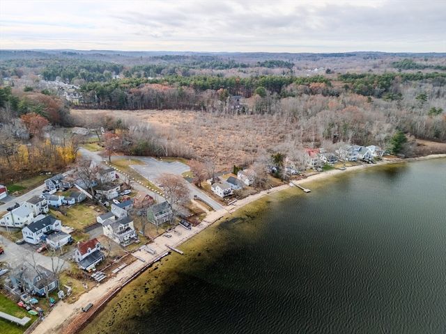 1 Bisson Ln, Merrimac, MA 01860