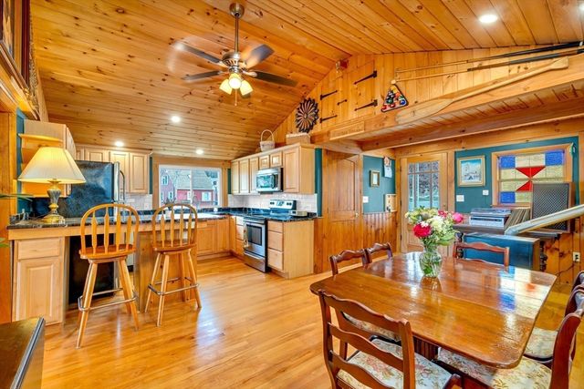 1 Bisson Ln, Merrimac, MA 01860