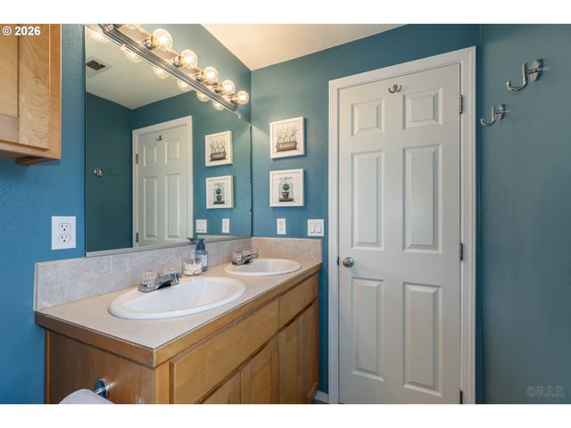 35635 JAKOBI St, St Helens, OR 97051