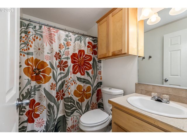 35635 JAKOBI St, St Helens, OR 97051