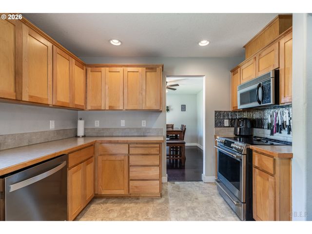 35635 JAKOBI St, St Helens, OR 97051