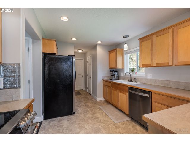 35635 JAKOBI St, St Helens, OR 97051
