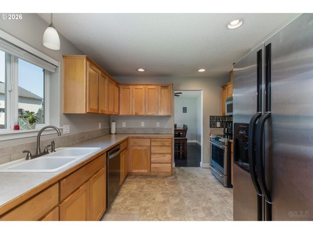 35635 JAKOBI St, St Helens, OR 97051
