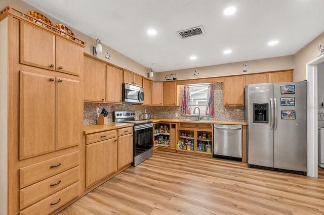 1336 E LAKE SHORE BOULEVARD, Kissimmee, FL 34744