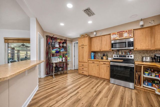 1336 E LAKE SHORE BOULEVARD, Kissimmee, FL 34744