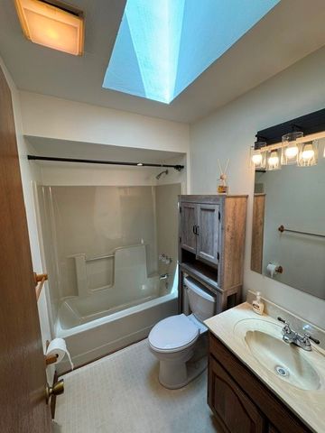 200 Bonita Dr, Hempfield Twp, PA 15601