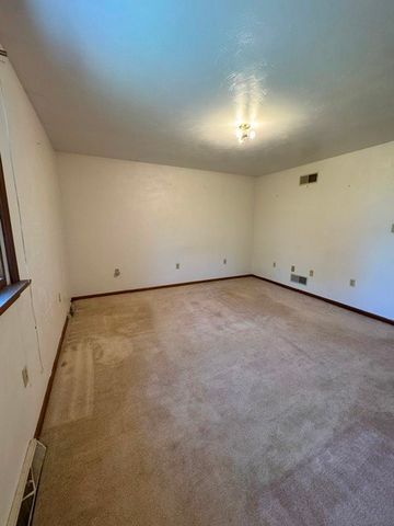 200 Bonita Dr, Hempfield Twp, PA 15601