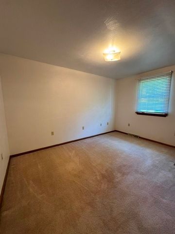 200 Bonita Dr, Hempfield Twp, PA 15601