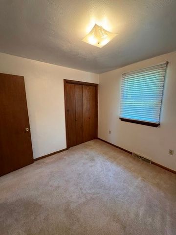200 Bonita Dr, Hempfield Twp, PA 15601