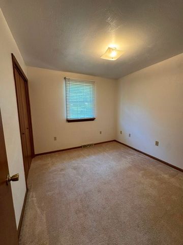 200 Bonita Dr, Hempfield Twp, PA 15601