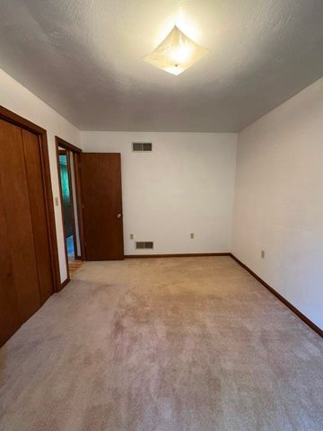 200 Bonita Dr, Hempfield Twp, PA 15601