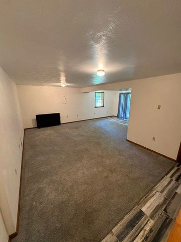 200 Bonita Dr, Hempfield Twp, PA 15601