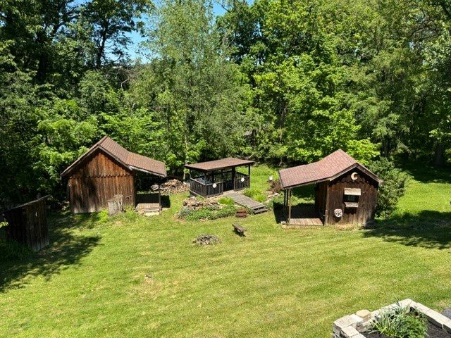 200 Bonita Dr, Hempfield Twp, PA 15601