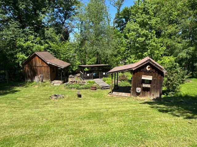 200 Bonita Dr, Hempfield Twp, PA 15601