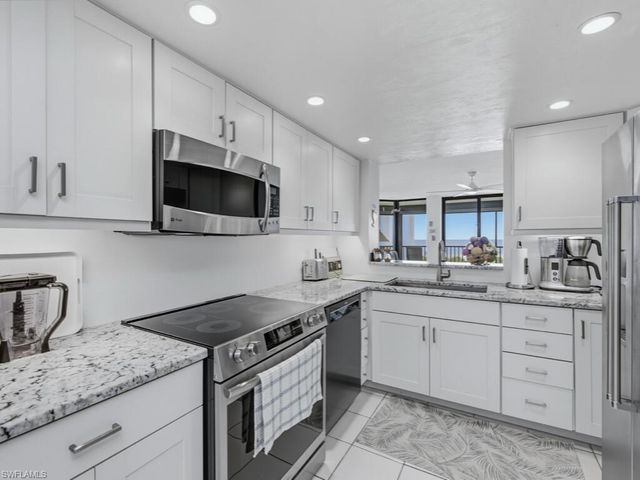 11030 Gulf Shore DR 503, Naples, FL 34108