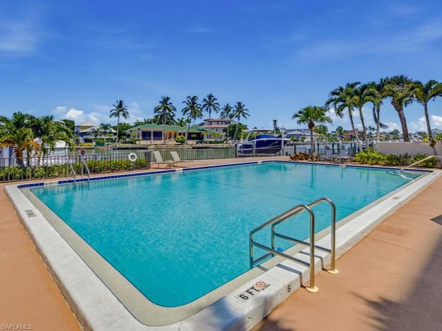 11030 Gulf Shore DR 503, Naples, FL 34108