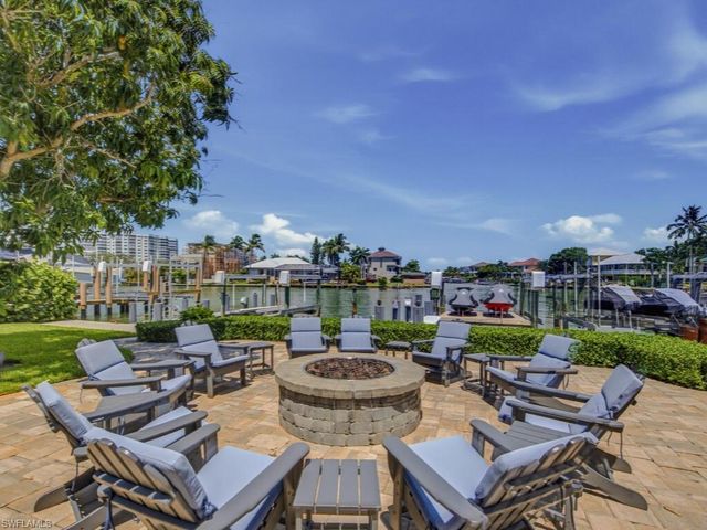 11030 Gulf Shore DR 503, Naples, FL 34108