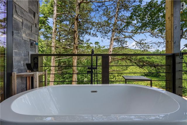 394 Madison 1555, Eureka Springs, AR 72632