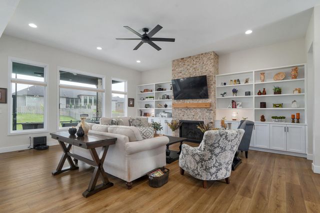 6102 S Holland Avenue, Springfield, MO 65810