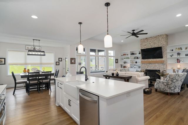 6102 S Holland Avenue, Springfield, MO 65810