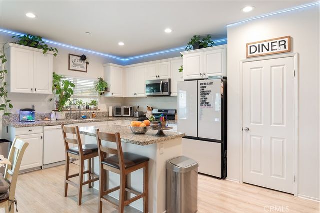 28833 Barn Swallow Way, Murrieta, CA 92563