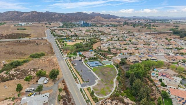 28833 Barn Swallow Way, Murrieta, CA 92563