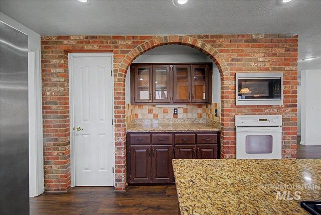 10016 W Alliance Dr, Boise, ID 83704