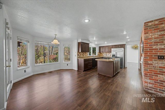 10016 W Alliance Dr, Boise, ID 83704