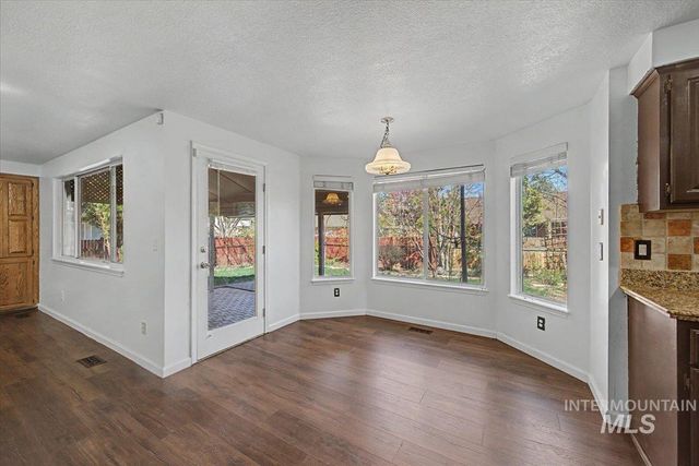 10016 W Alliance Dr, Boise, ID 83704