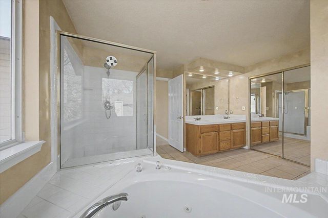 10016 W Alliance Dr, Boise, ID 83704