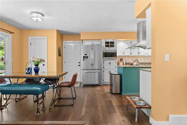 16001 RUSSELL Road, Stilwell, KS 66085