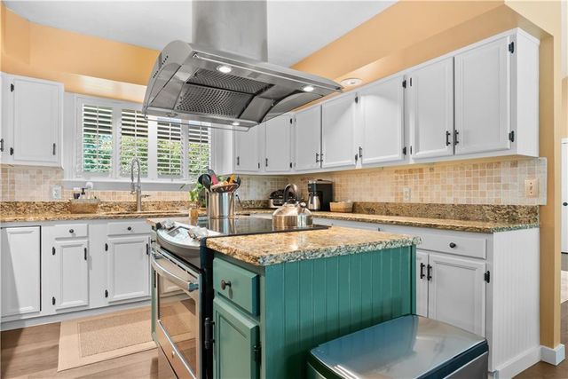 16001 RUSSELL Road, Stilwell, KS 66085