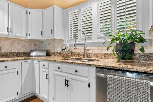16001 RUSSELL Road, Stilwell, KS 66085