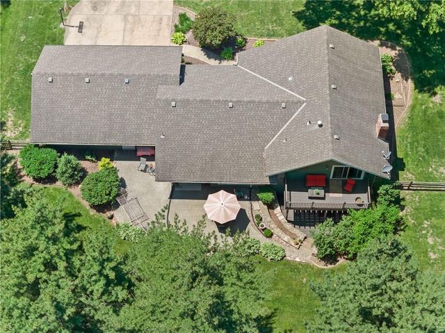 16001 RUSSELL Road, Stilwell, KS 66085