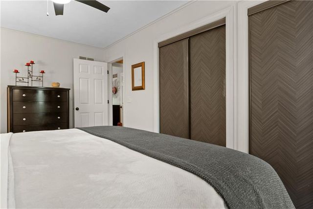 16001 RUSSELL Road, Stilwell, KS 66085