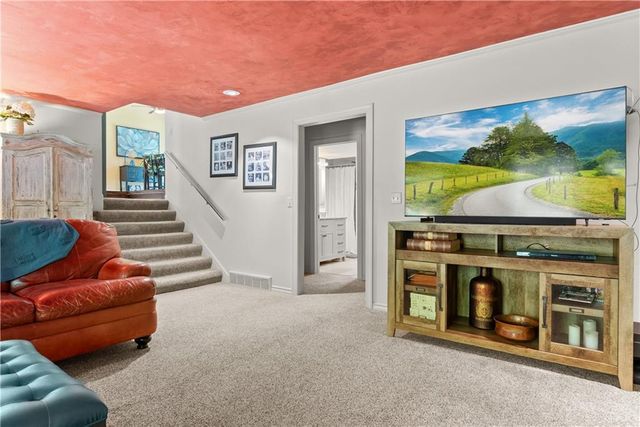 16001 RUSSELL Road, Stilwell, KS 66085