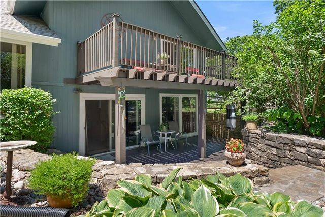 16001 RUSSELL Road, Stilwell, KS 66085